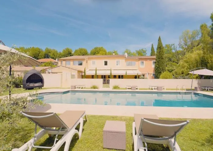 Hotels in Cadenet