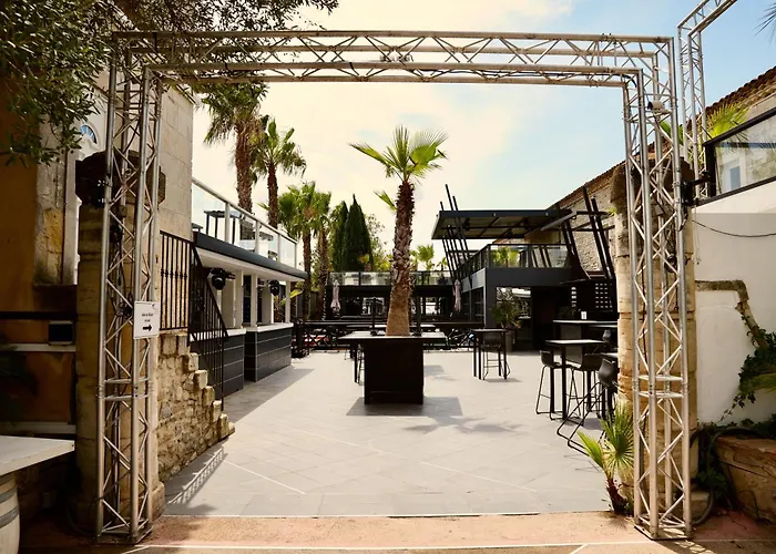 Mas La Farelle Chambre d'hote,Fitness&Salle de jeux Gratuite&SPA en supplément Nimes