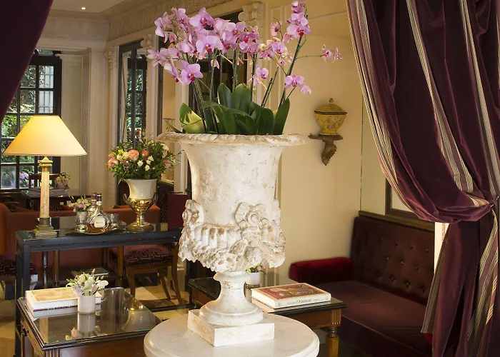Hotel Des Grands Hommes Paris