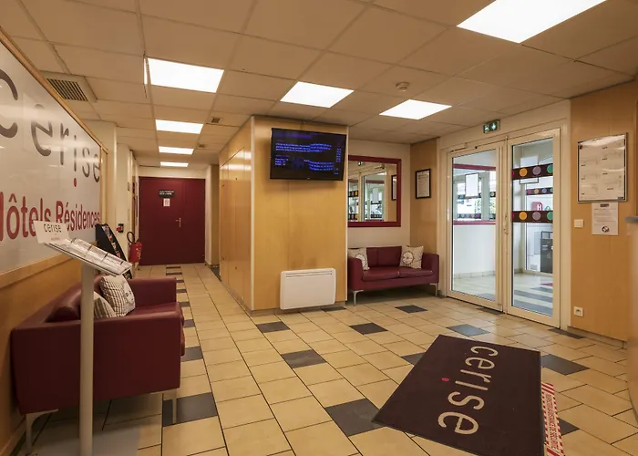 Hotel Cerise Chatou