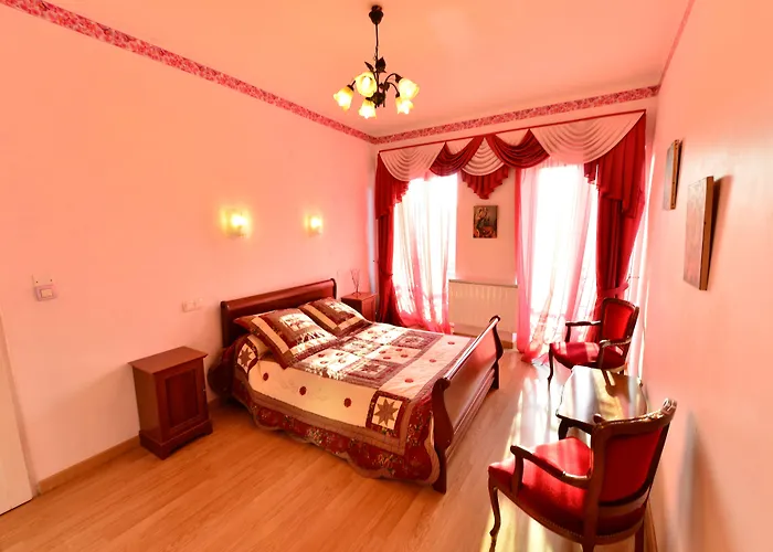 Au Pied Du Chateau Lourdes