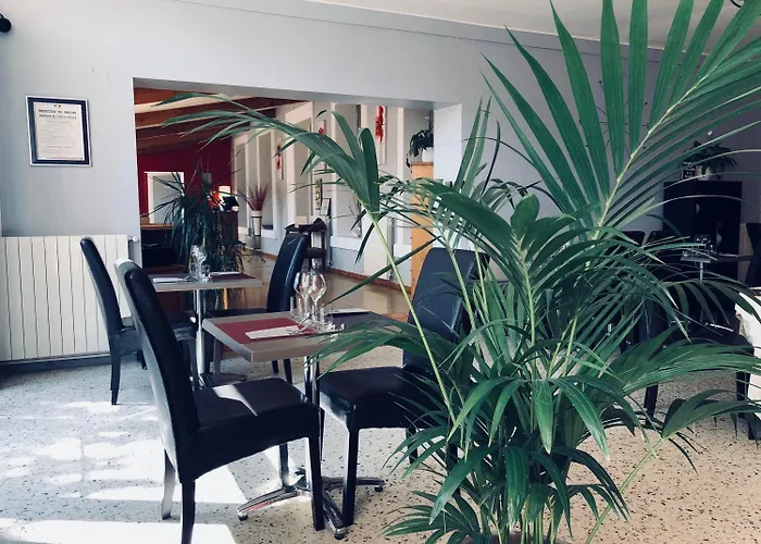 Le Clos Des Acacias Signes