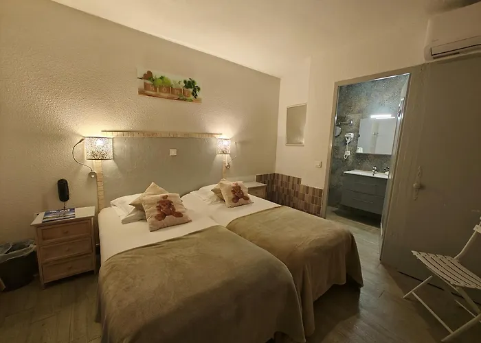 Auberge Des Pins Tourrettes