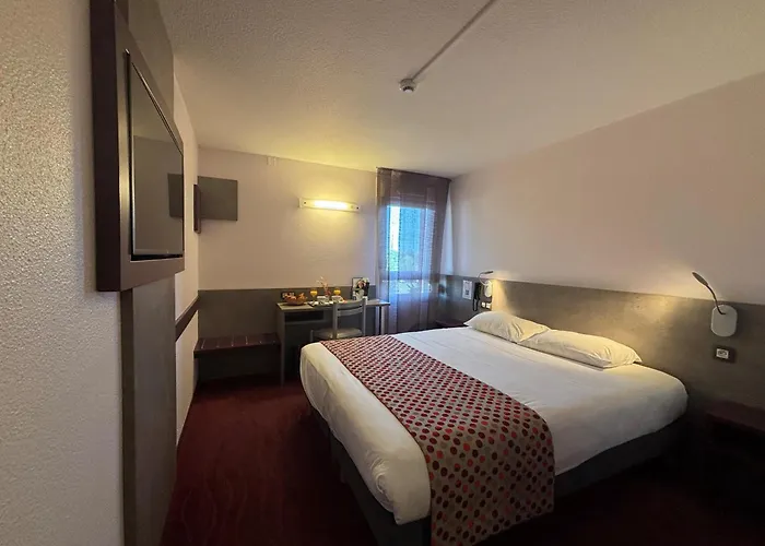 Brit Hotel Les Evens Saint-Saturnin 