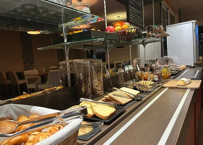 Brit Hotel Confort Montauban