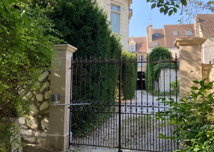Le Castel Ecossais Bed and Breakfast Senlis 