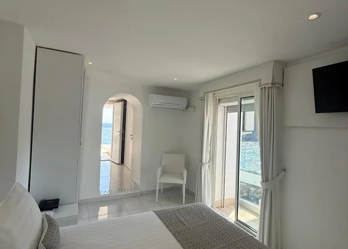 Hotel La Calanque Cavalaire-sur-Mer