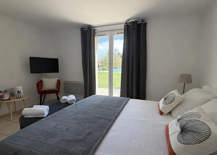 Chouzy-sur-Cisse Hotels