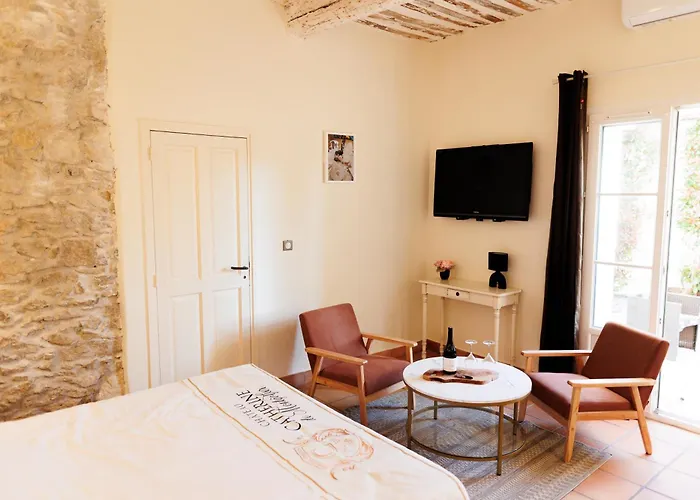 Chateau Catherine De Montgolfier - B&B Et Gites - Piscine - Domaine Viticole Bio Avec Degustation Narbonne