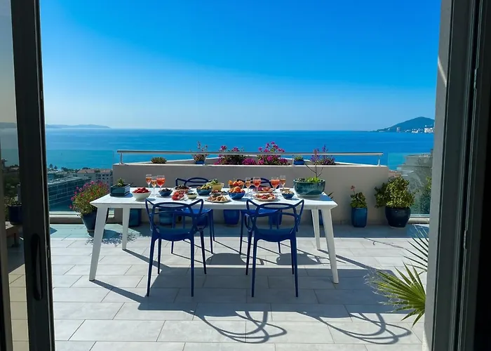 Suite avec 2 chambres d'hôtes pour 1 à 4 personnes avec vue mer, terrasse, parking privé, proche port et aéroport, petit déjeuner inclus Ajaccio 