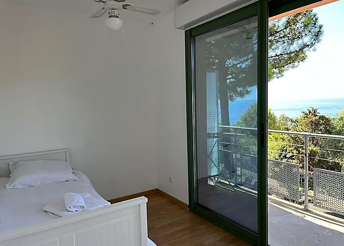 Le Trayas Hotels