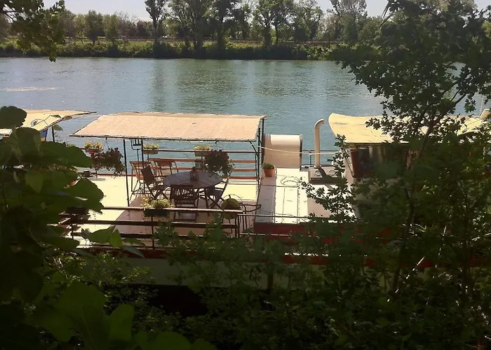 Bed and Breakfast Péniche Le Hasard à Villeneuve-lès-Avignon