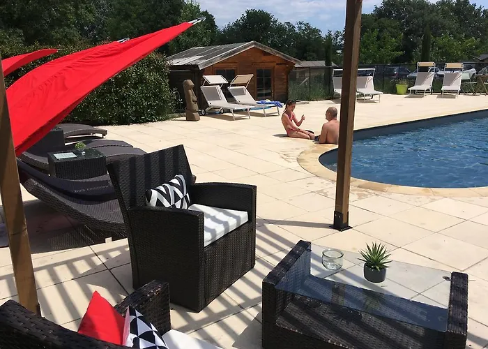 Logis Hôtel&Spa Déjeunez Sous L'Arbre Rousset 