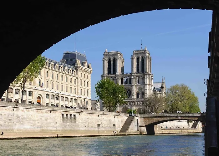 Notre Dame Paradis Latin Paris
