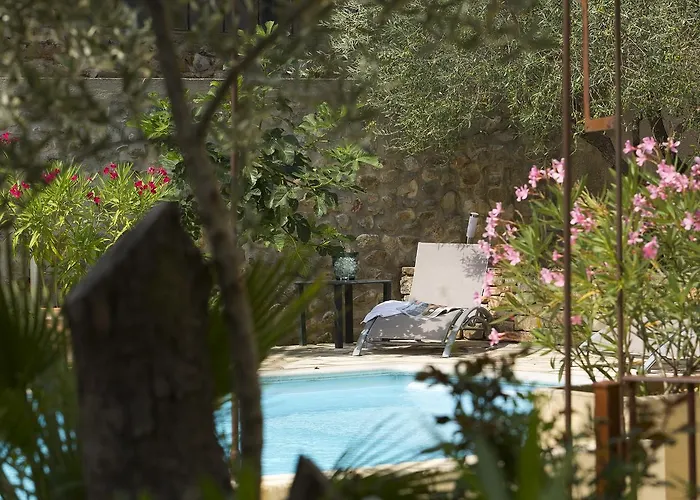 Hotel Berneron Vallon-Pont-dʼArc