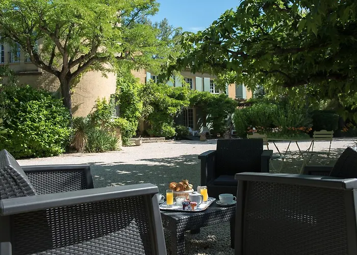Barbentane Hotels