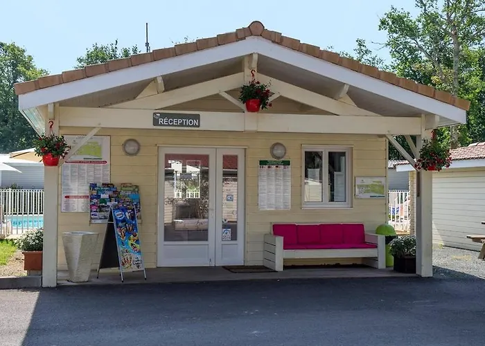 Camping Les Chèvrefeuilles - Maeva Royan